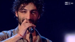 È DI POTENZA, SI CHIAMA ROCCO E IERI SERA A RAIDUE A “THE VOICE” CON LA SUA VOCE HA STREGATO TUTTI!