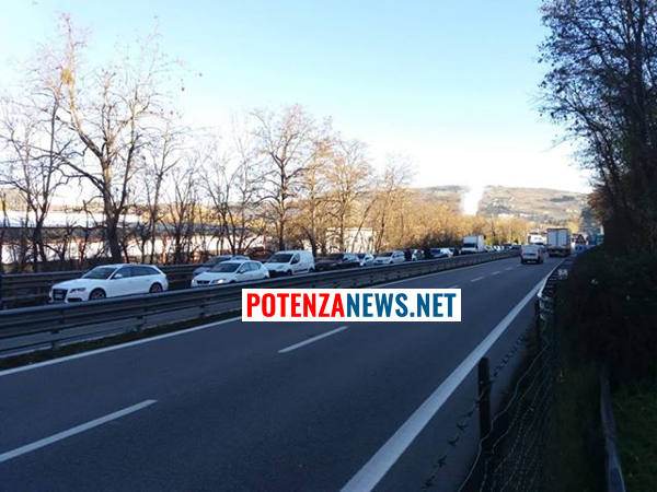 Incidente Stradale Alle Porte Di Potenza! Traffico Bloccato, Le Foto